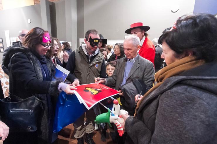 Bruno Bozzetto firma autografi tra i fan estasiati