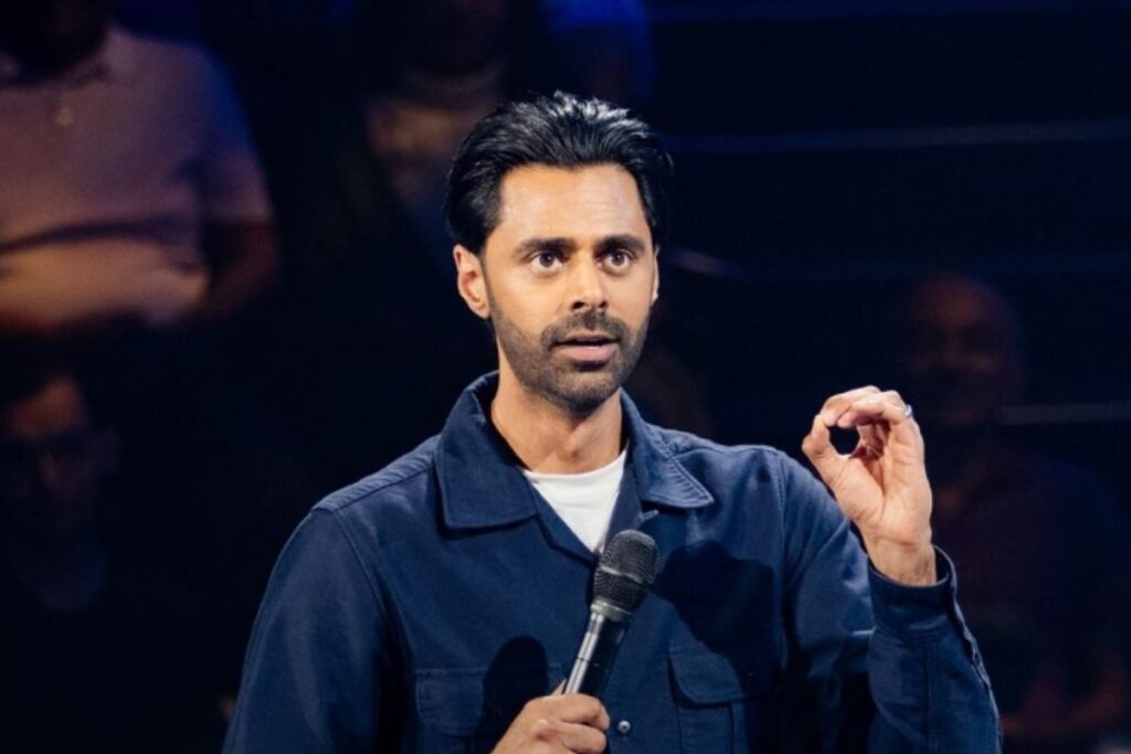 Hasan Minhaj sul palco