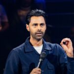 Hasan Minhaj sul palco