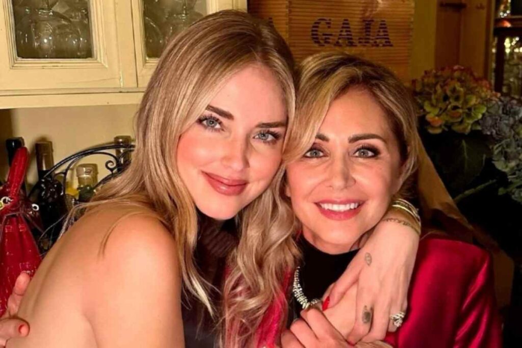 Chiara Ferragni abbraccia sua mamma