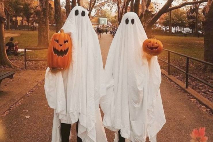 Costume di Halloween: fantasmi con zucca