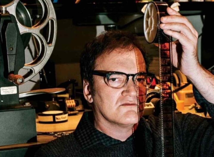 Quentin Tarantino guarda una pellicola